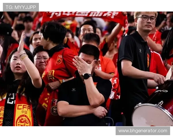 中国男足热身赛逆转取胜年轻阵容展现拼搏精神赢得球迷喝彩